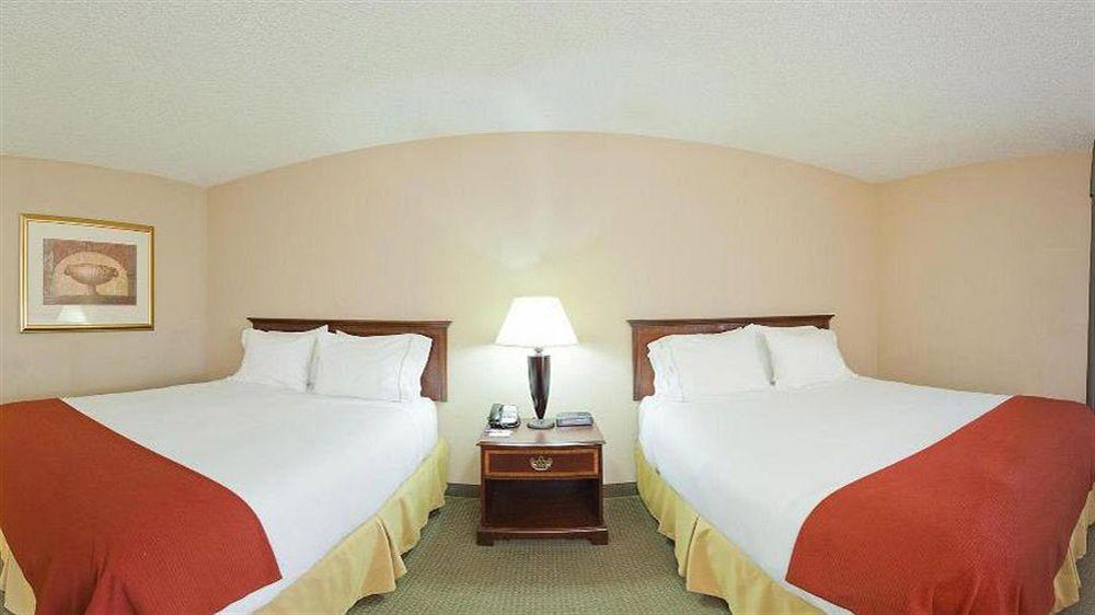 Holiday Inn Express Hotel Kansas City - Bonner Springs By Ihg Exteriér fotografie