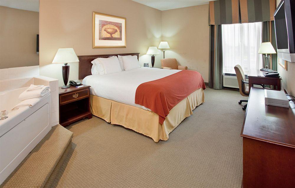 Holiday Inn Express Hotel Kansas City - Bonner Springs By Ihg Pokoj fotografie