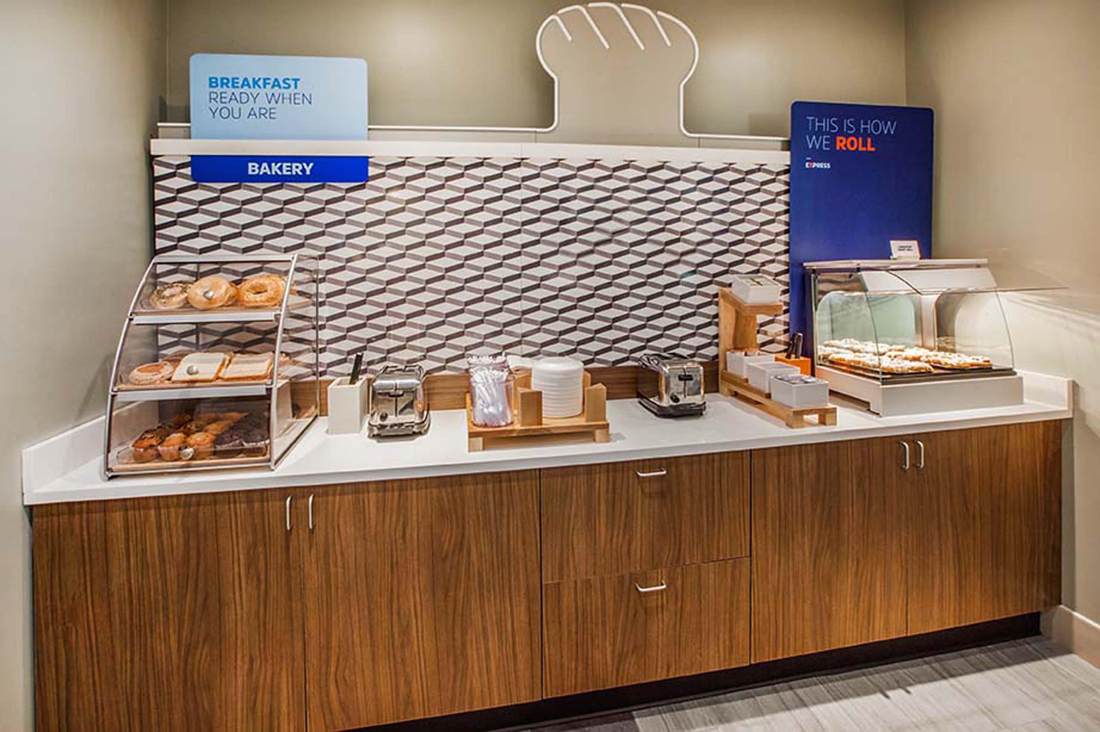 Holiday Inn Express Hotel Kansas City - Bonner Springs By Ihg Exteriér fotografie