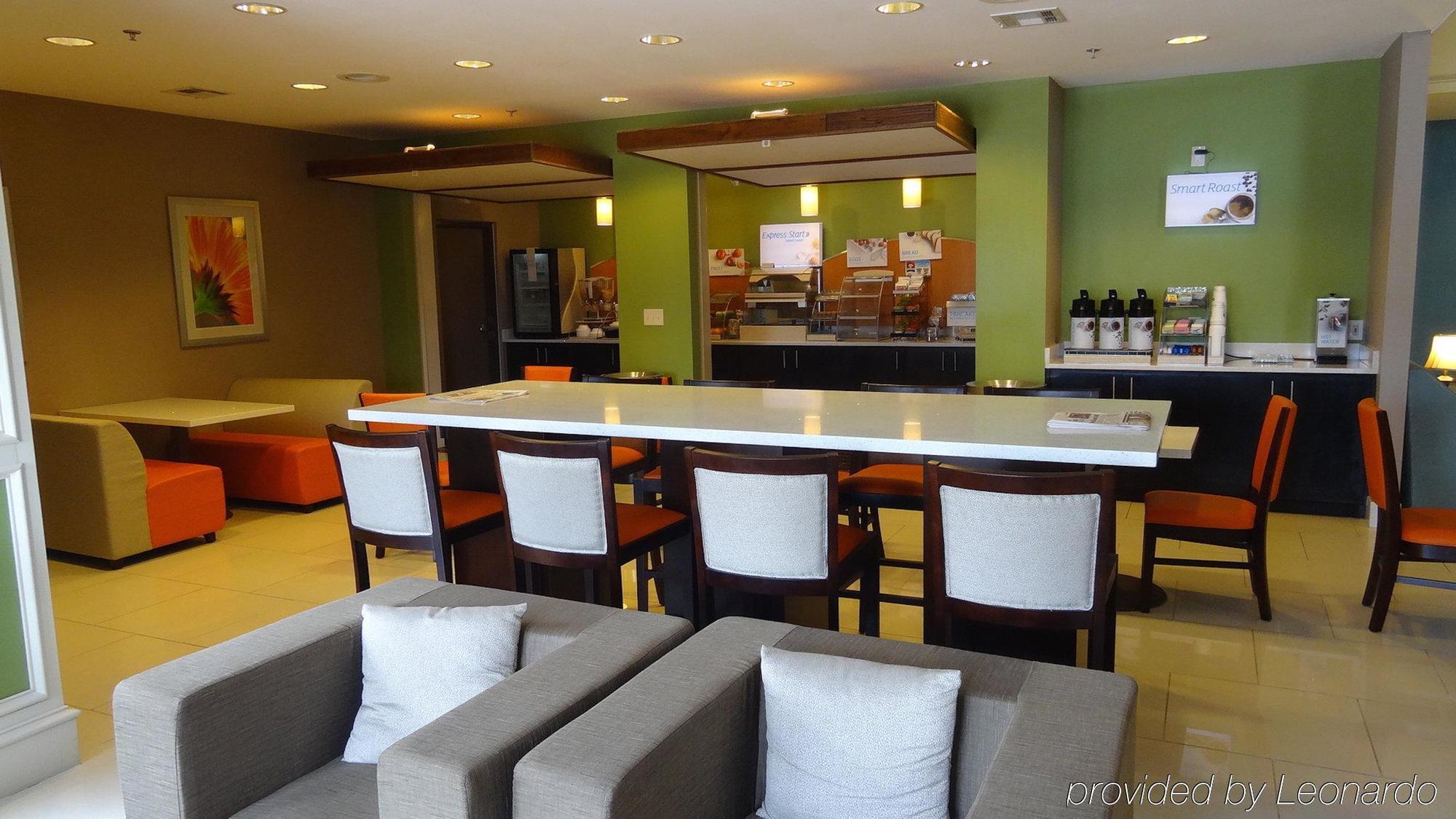 Holiday Inn Express Hotel Kansas City - Bonner Springs By Ihg Exteriér fotografie