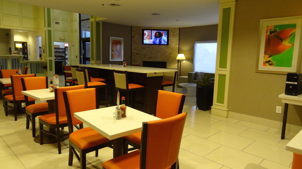 Holiday Inn Express Hotel Kansas City - Bonner Springs By Ihg Exteriér fotografie